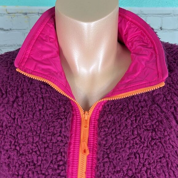 Mountain Hardwear Quilted Puffy/fleece reversible Jacket size small EUC - Picture 12 of 15